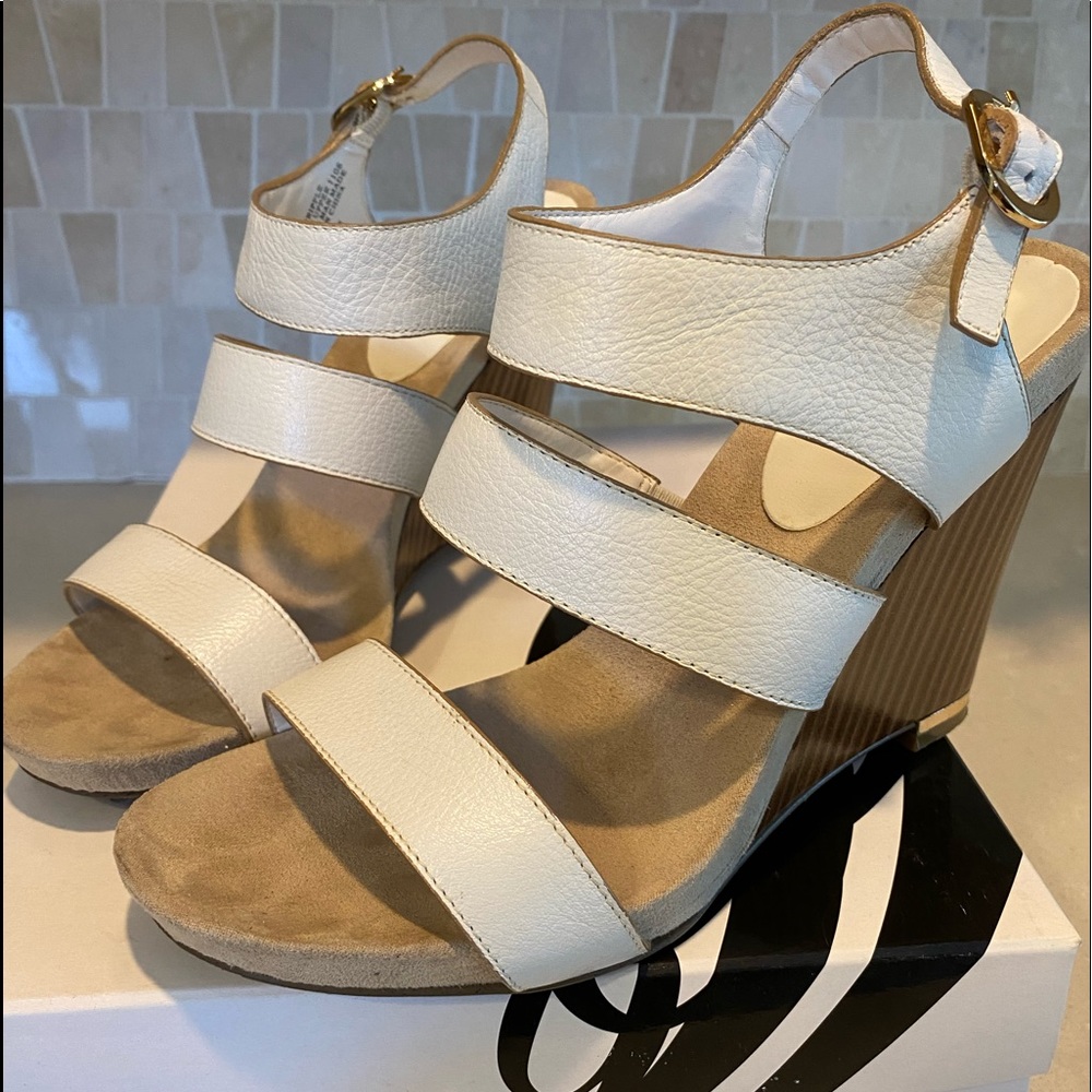 White leather Nine West wedge sandals